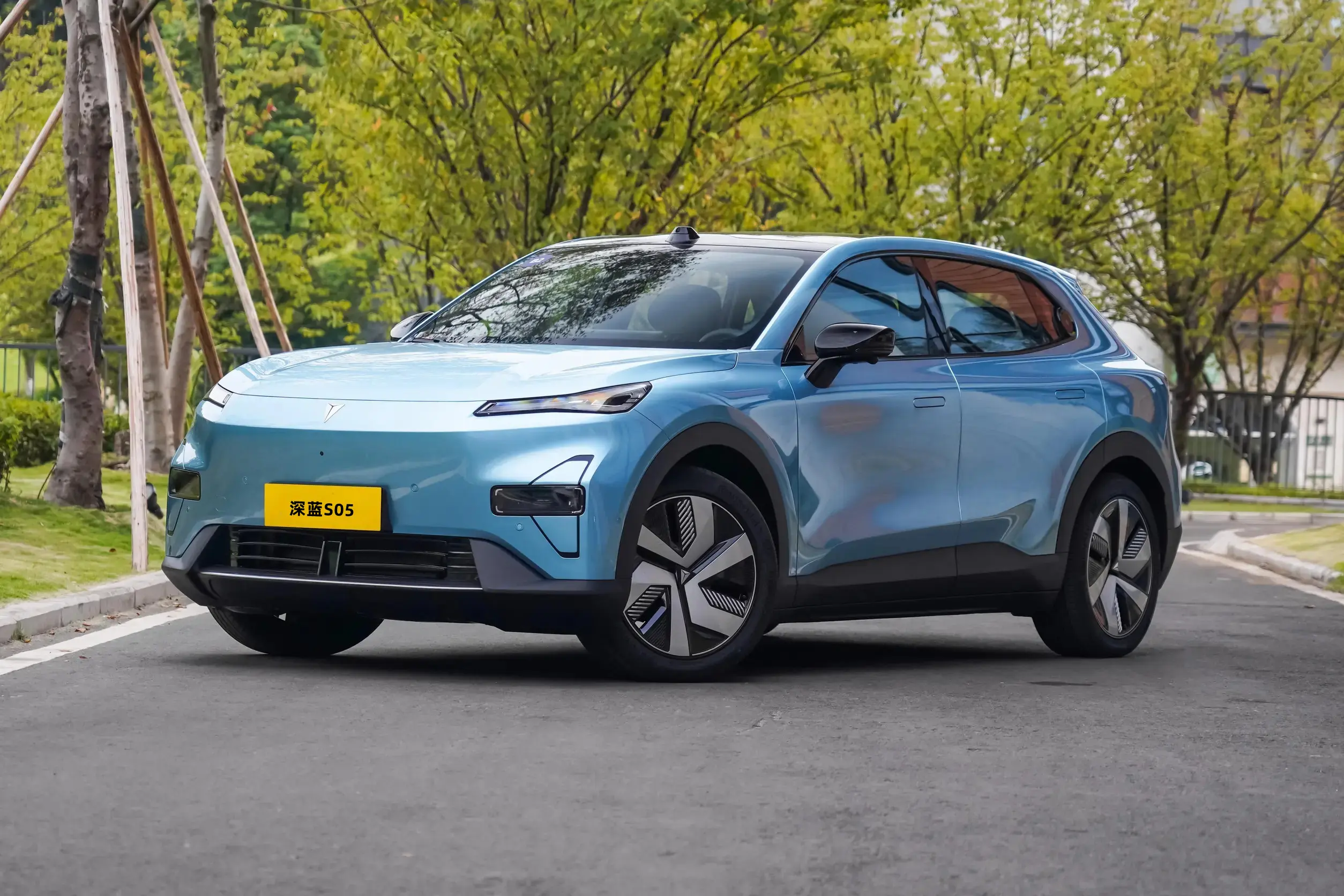 比亚迪第二代元PLUS智驾版上海揭幕