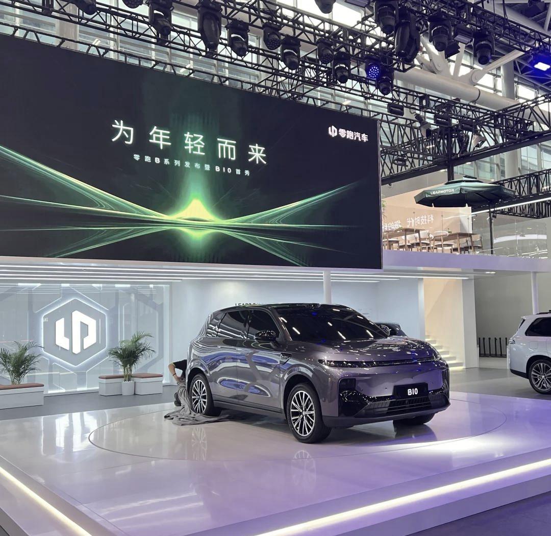 零跑B01全球首秀:定义年轻人的高品质智能轿车新标杆