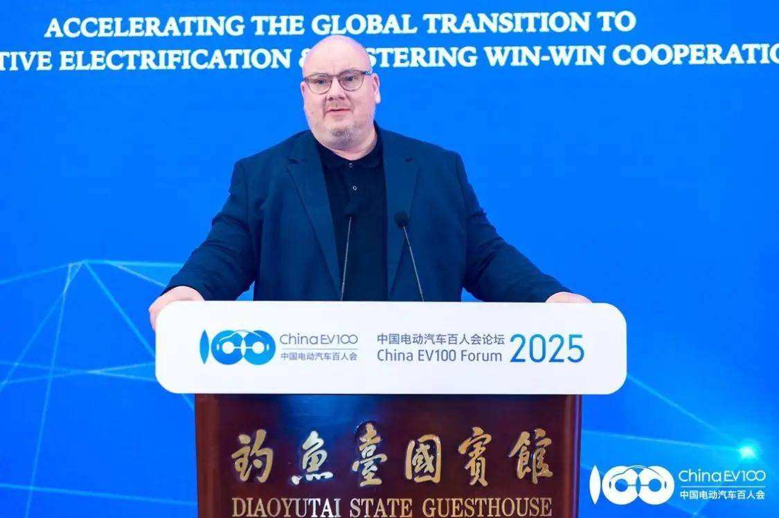 尹同跃：中国汽车全球化发展的关键路径｜2025电动汽车百人会论坛