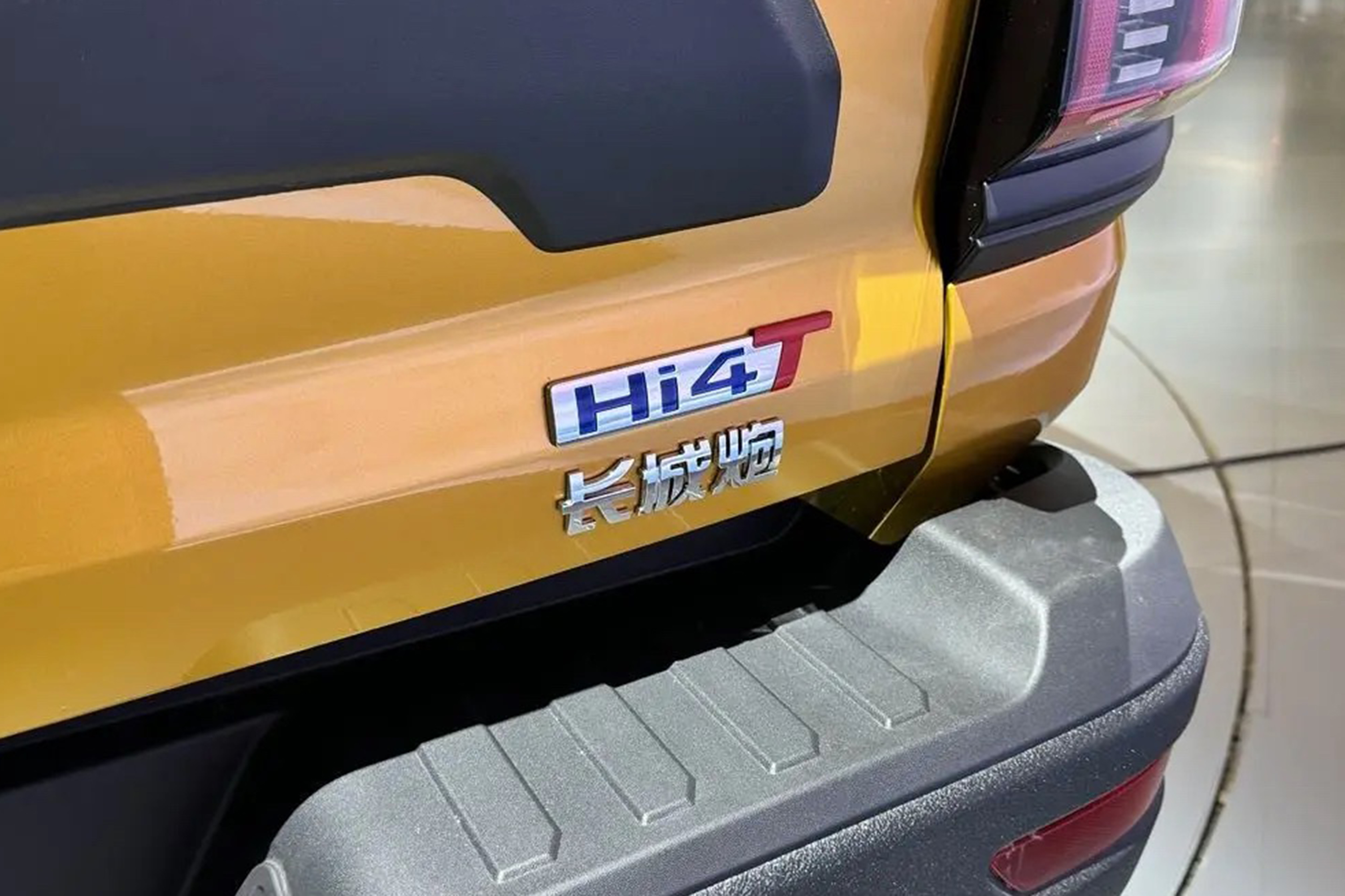 全球首款越野混动皮卡登场 山海炮Hi4-T全球预售22.88万元起