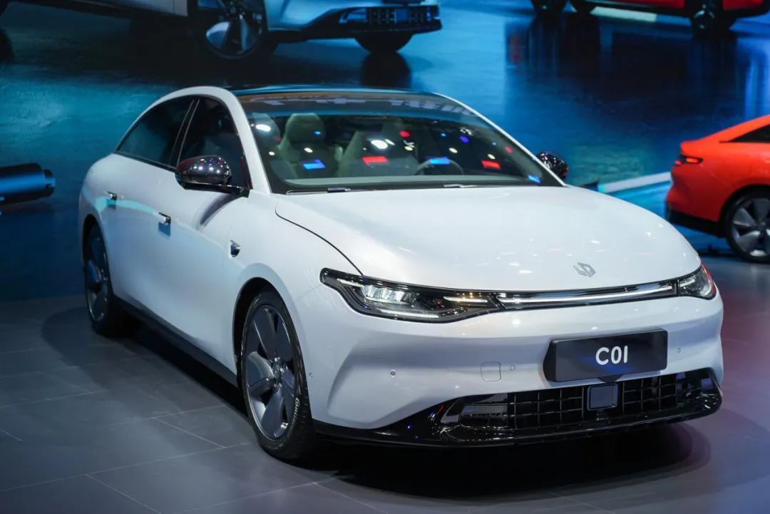 移远通信LG69T赋能零跑B10:高精度定位护航,共赴汽车智联未来