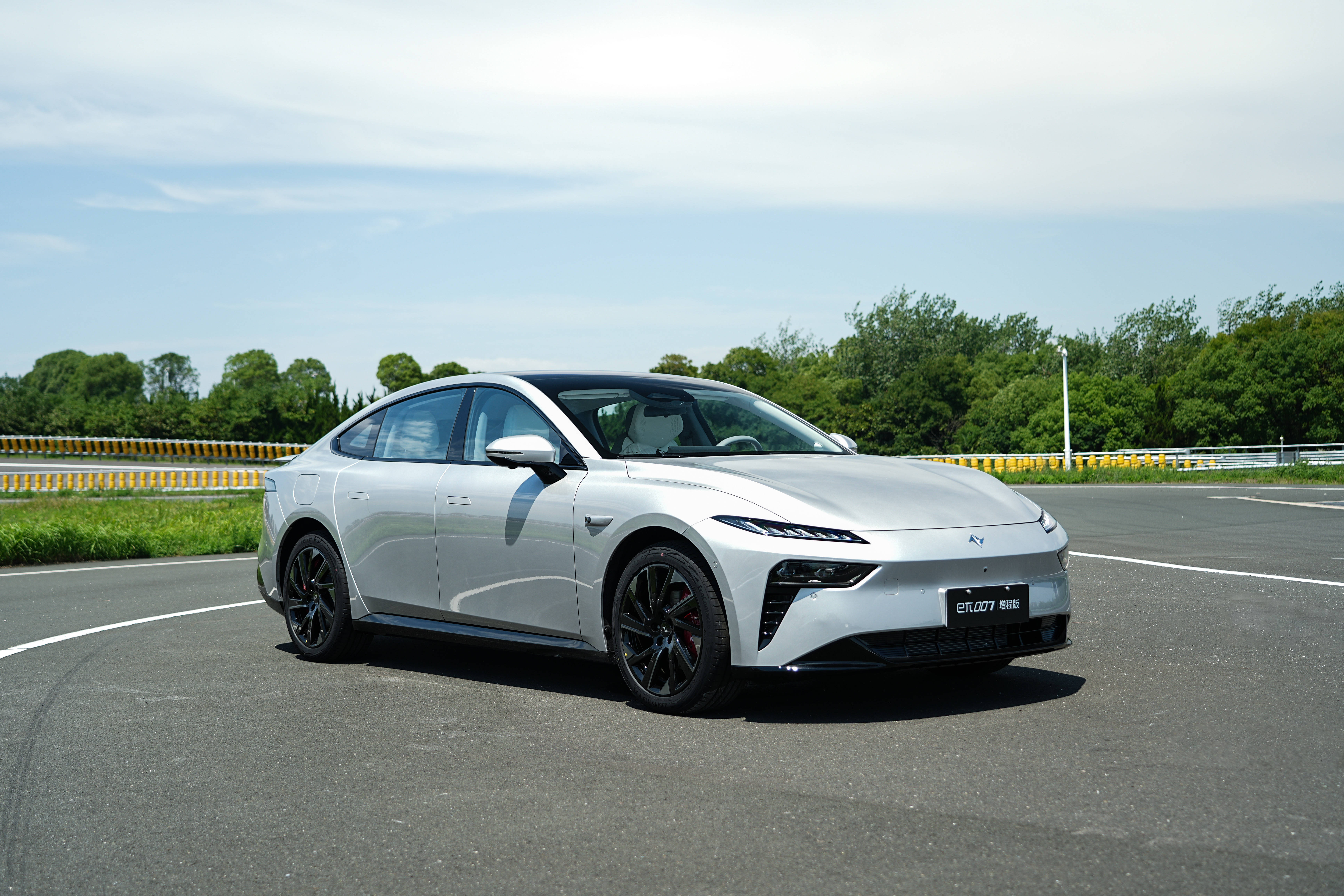 11.59万起 2025款东风奕派eπ007上市