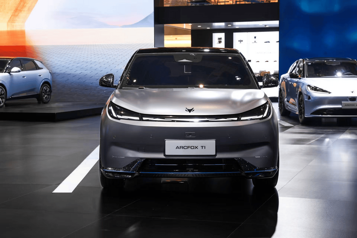 有望年内上市 极狐T1内饰谍照曝光