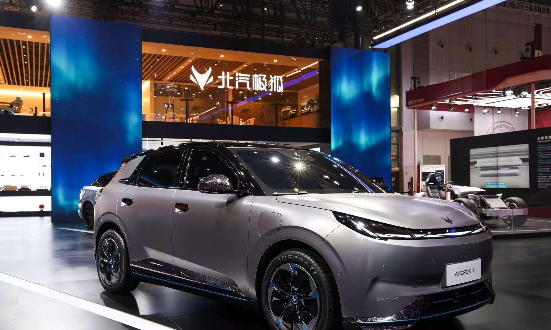 有望年内上市 极狐T1内饰谍照曝光