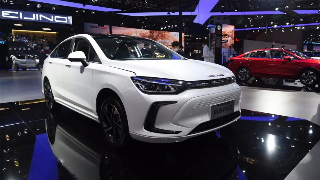 麦格纳：有“零”有“整”，上海车展秀肌肉！