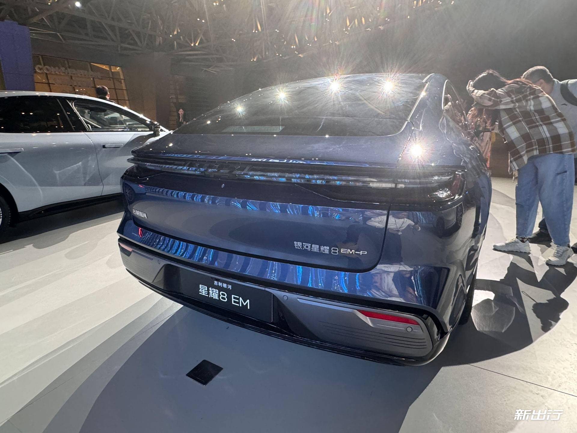 把中大型插混轿车卷到10万级,吉利银河星耀8能行吗