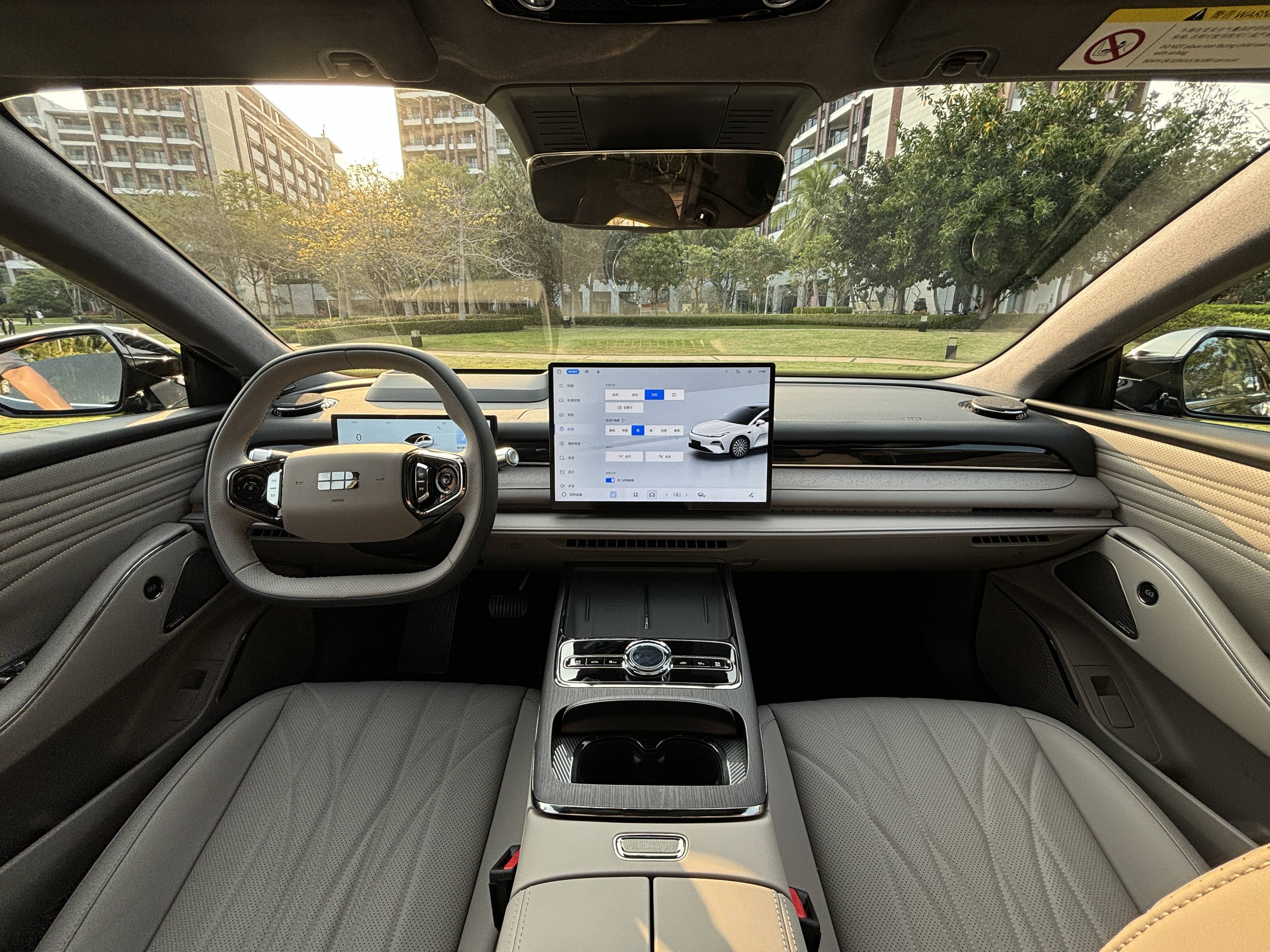 把中大型插混轿车卷到10万级，吉利银河星耀8能行吗