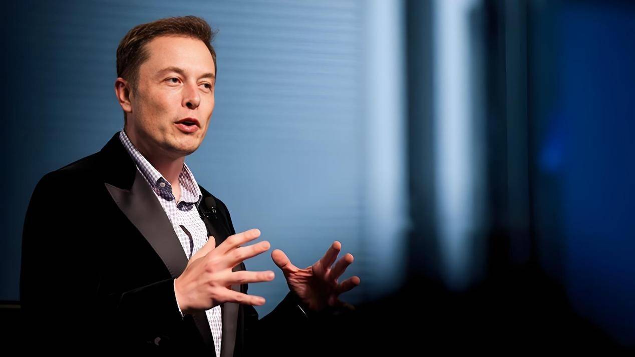 马斯克否认取消2.5万美元电动车项目后，特斯拉高管提出质疑