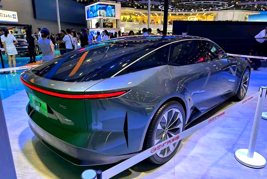 丰田首款鸿蒙座舱D级轿车铂智7上海车展全球首发