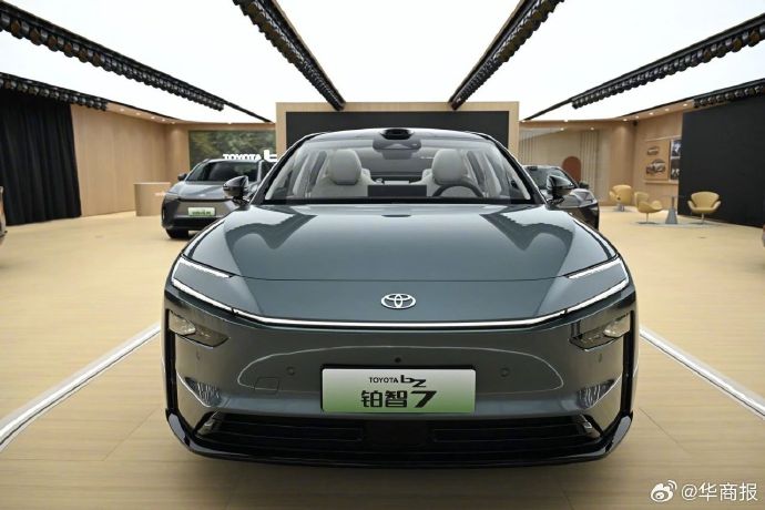 丰田首款鸿蒙座舱D级轿车铂智7上海车展全球首发