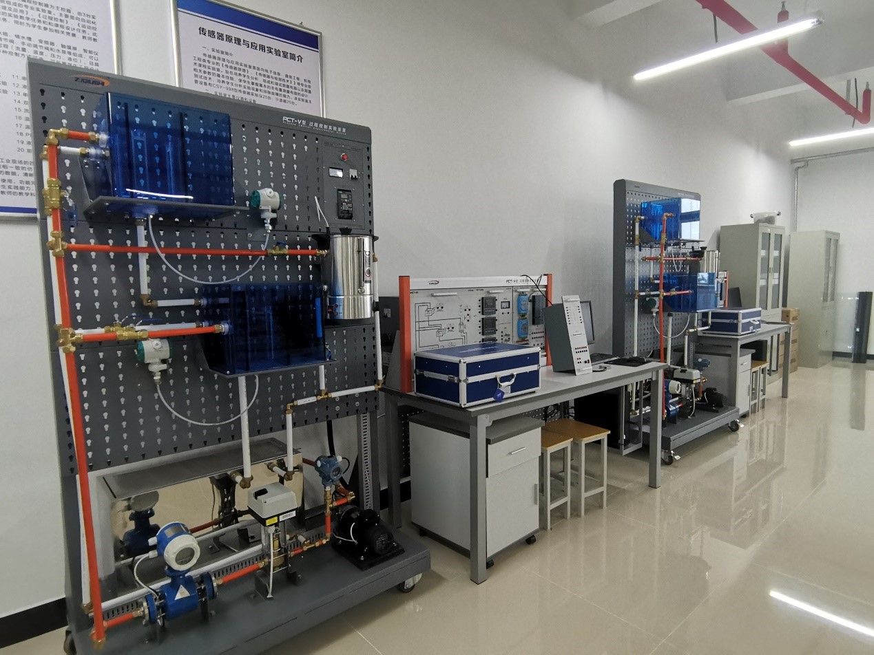 莱斯大学开发出柔性机械臂 利用光和人工智能驱动精确运动