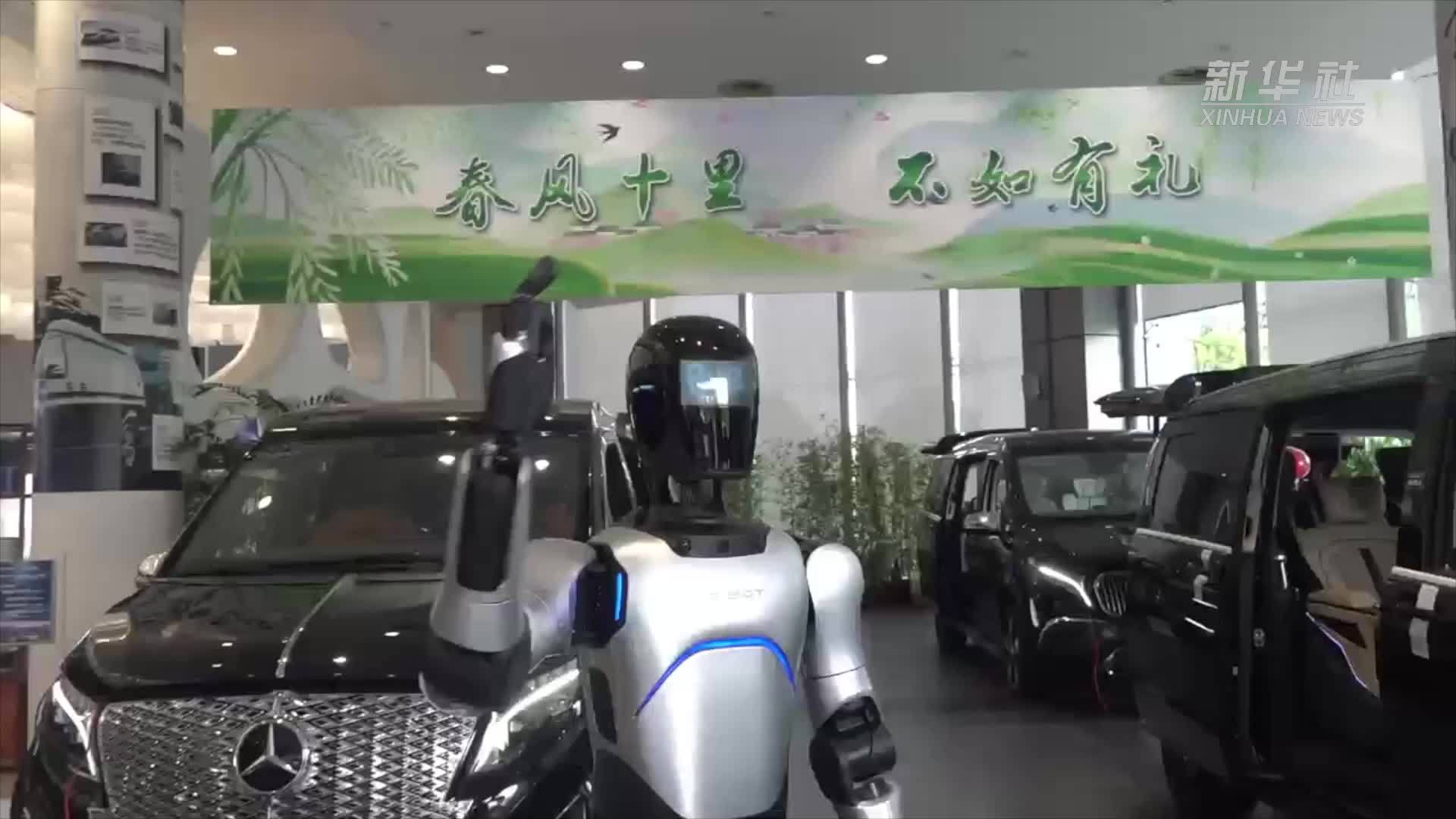 全球首个人形机器人4S店8月亮相