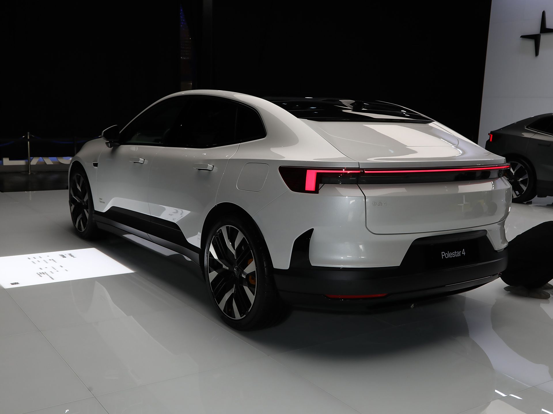 2025款极星4上市 售价33.8-39.8万元