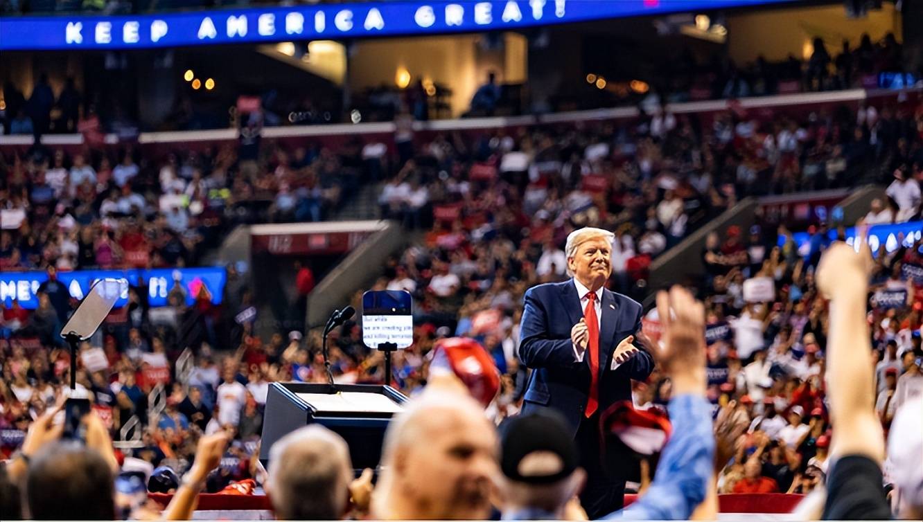 特朗普称可能很快上调汽车关税 以促进更多美国本土生产