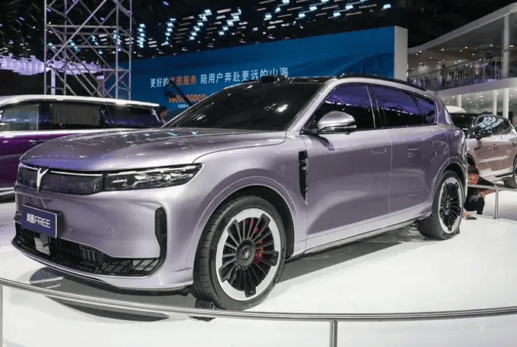 智能舒适全面提升 岚图FREE+首搭鸿蒙座舱5