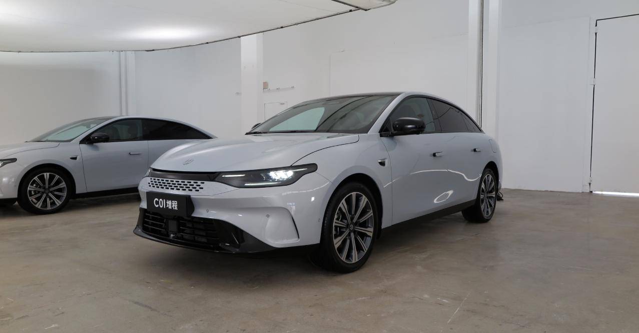 吉利银河星耀8正式上市 限时价11.58万元起