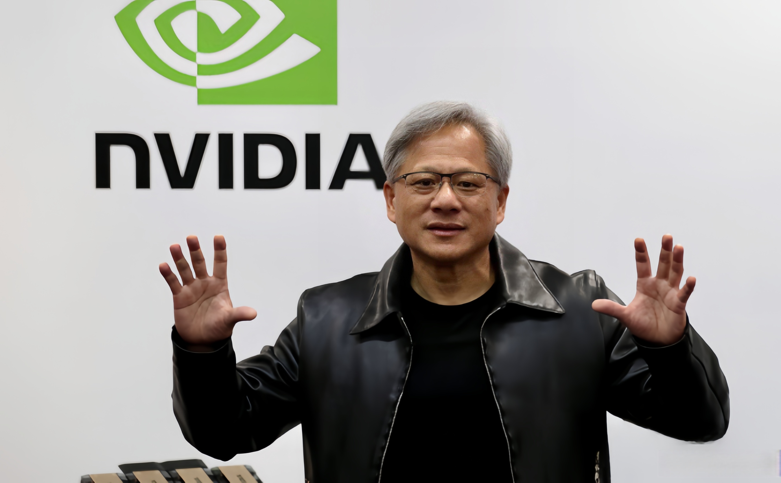 英伟达CEO黄仁勋：华为等中国竞争对手已变得“令人敬畏”