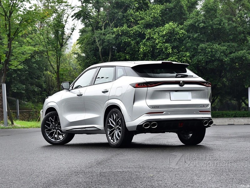 2025款长安UNI-Z PHEV焕新上市 补贴后8.69万元起