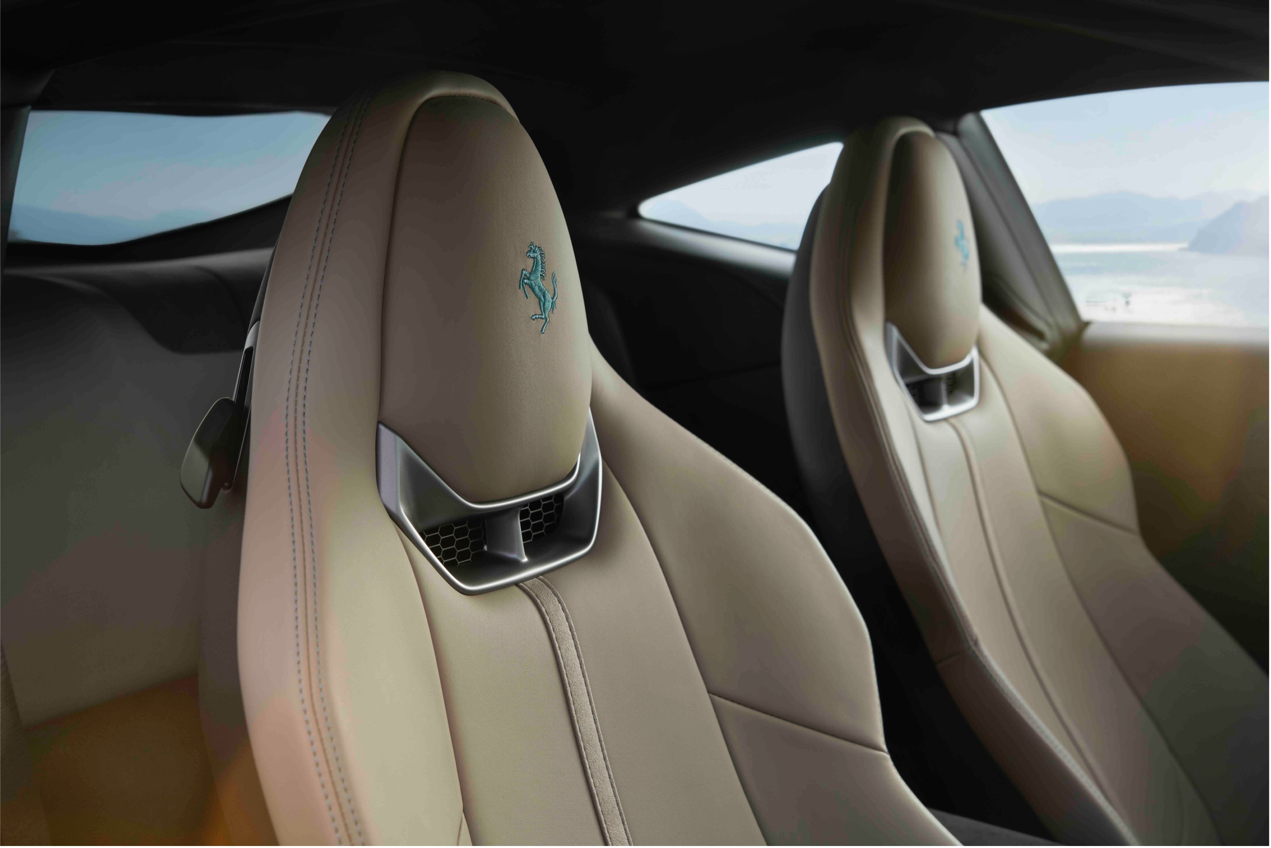 法拉利发布新款Amalfi燃油双门跑车