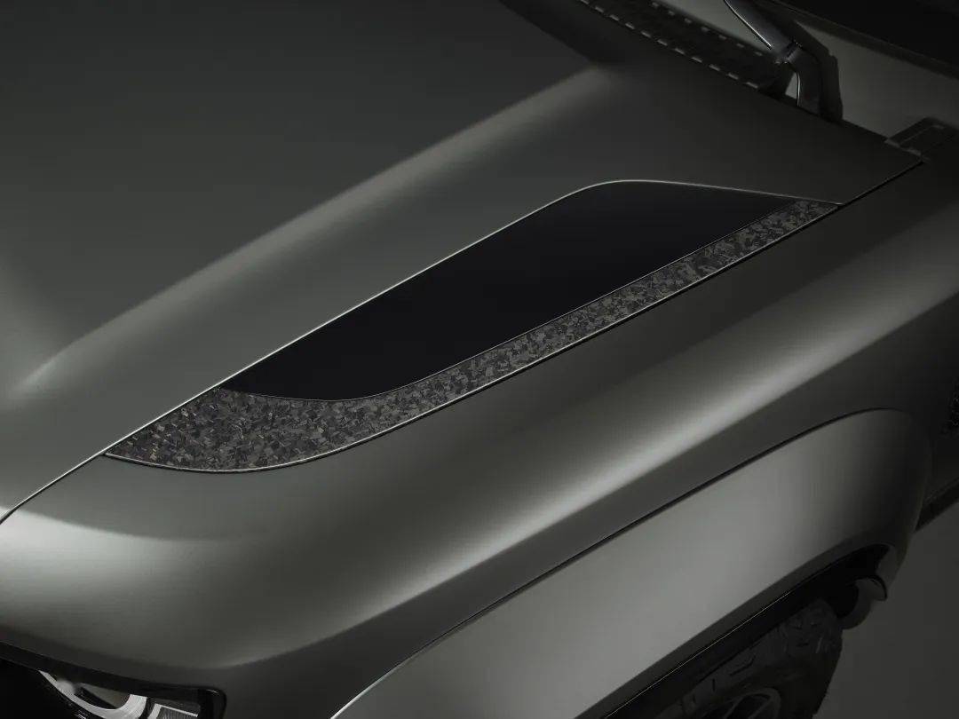 全面黑化 路虎卫士OCTA Black官图发布