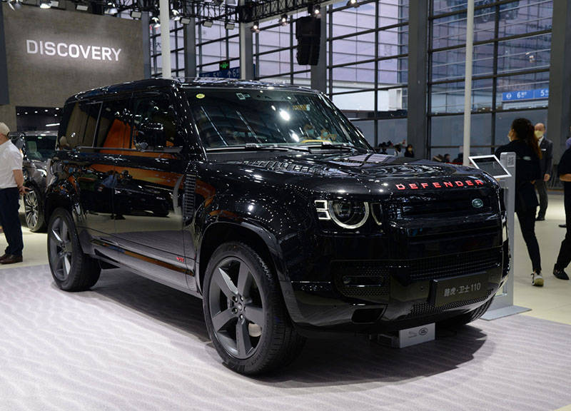 全面黑化 路虎卫士OCTA Black官图发布