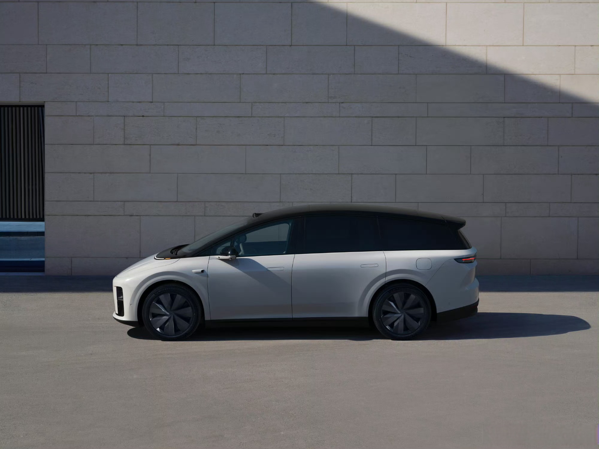 理想i8开启小订 预售区间35万-40万