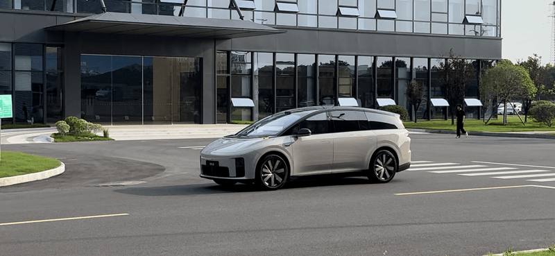 李想透露理想i8小订破3万