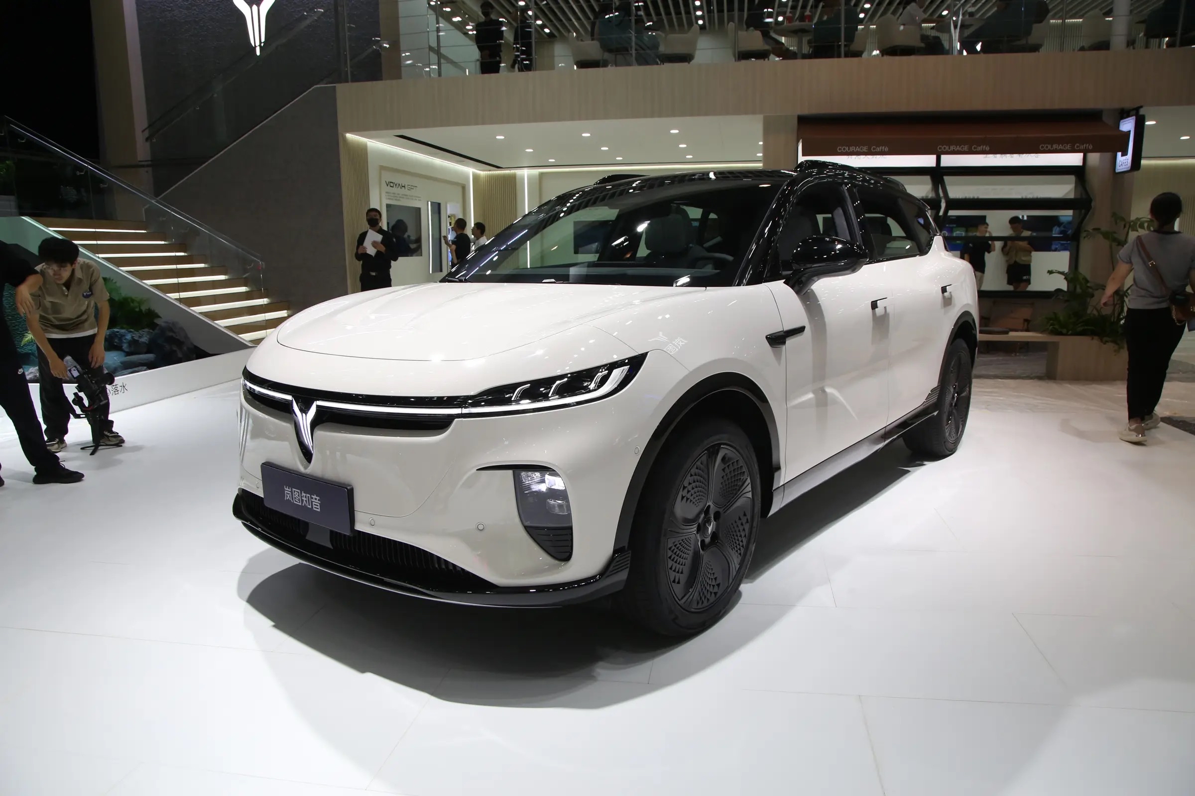 全新岚图知音标配800V+5C，将于8月底上市