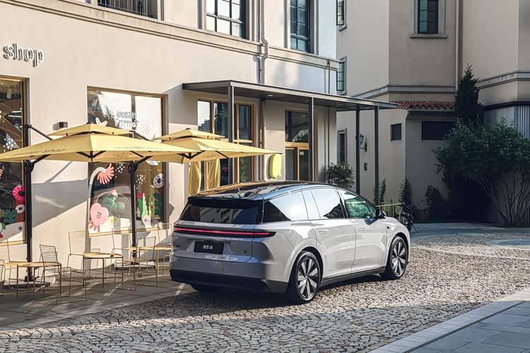 理想i8正式上市，售价32.18万至36.98万元