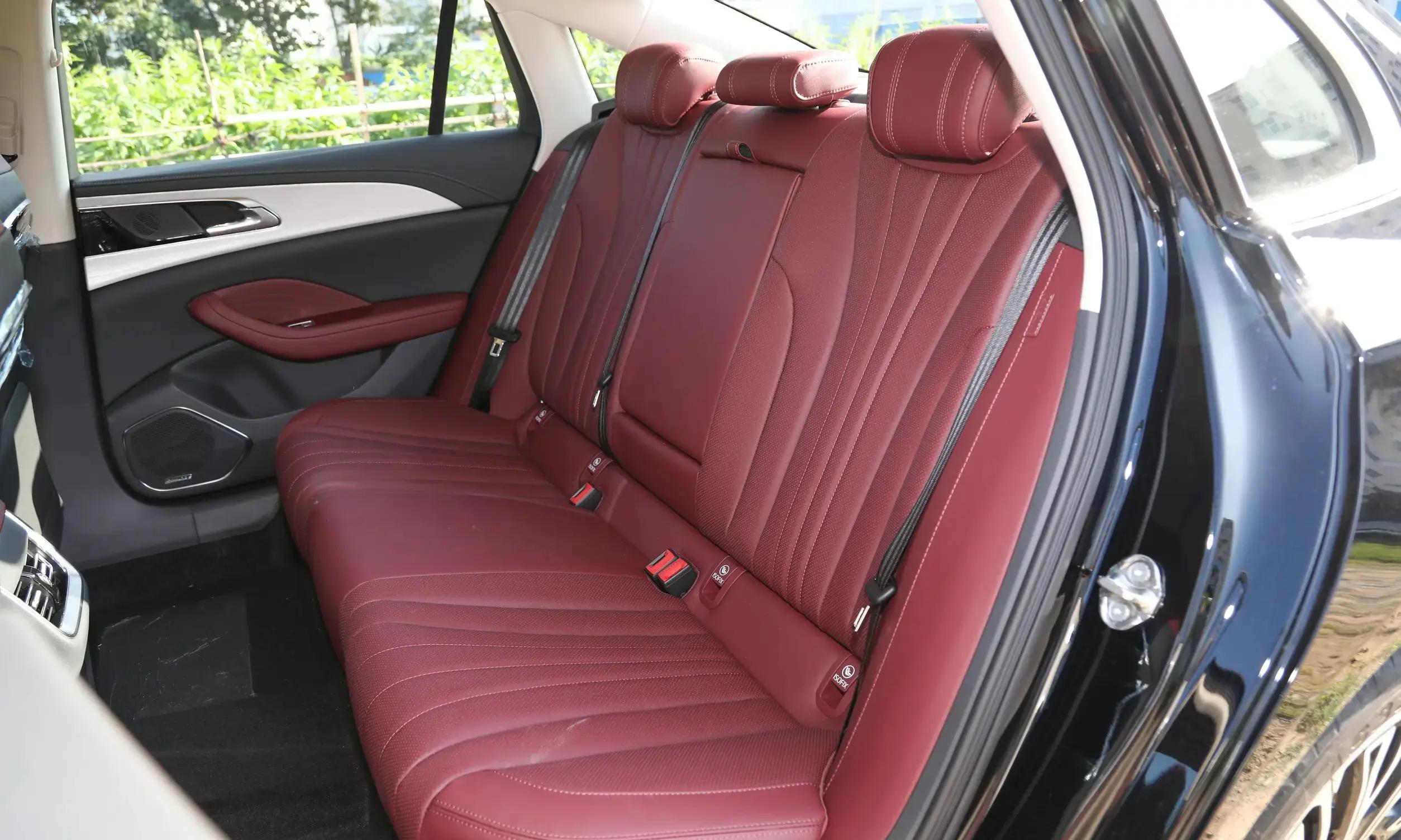 红旗H5玄影200万辆纪念版上市 售17.28万起