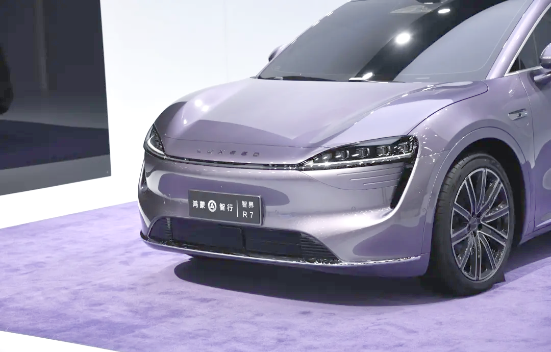 鸿蒙智行智界新款双7车型预售1小时小订突破10000台