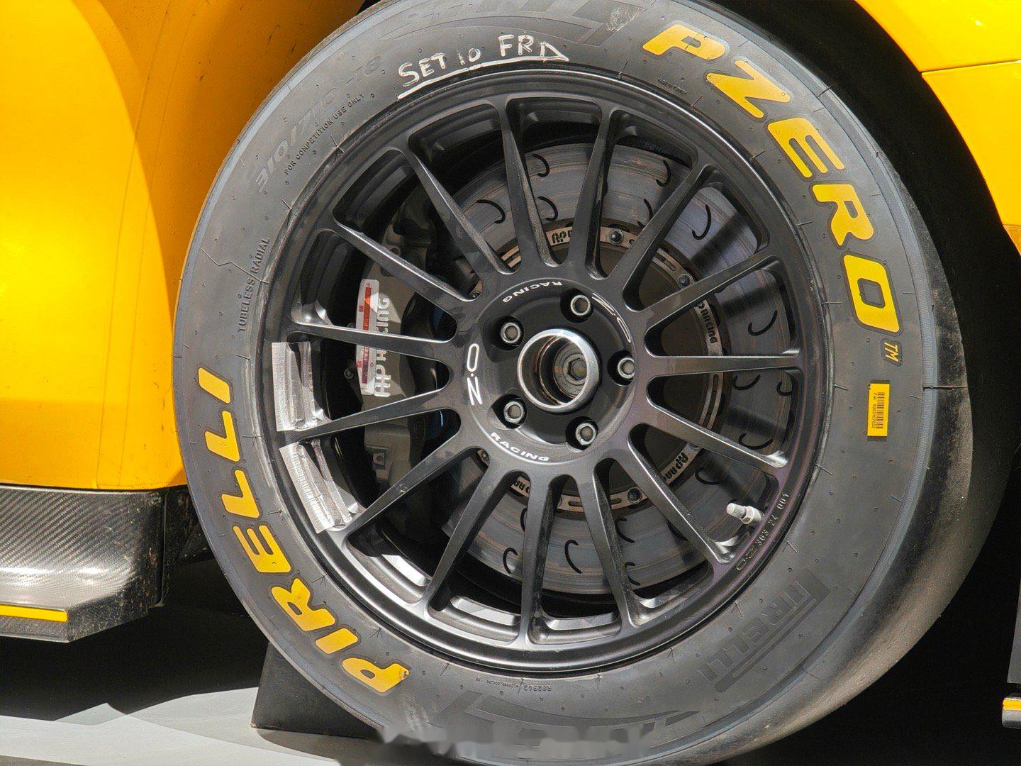 性能猛兽 曝小米SU7 Ultra纽北限量版实车图