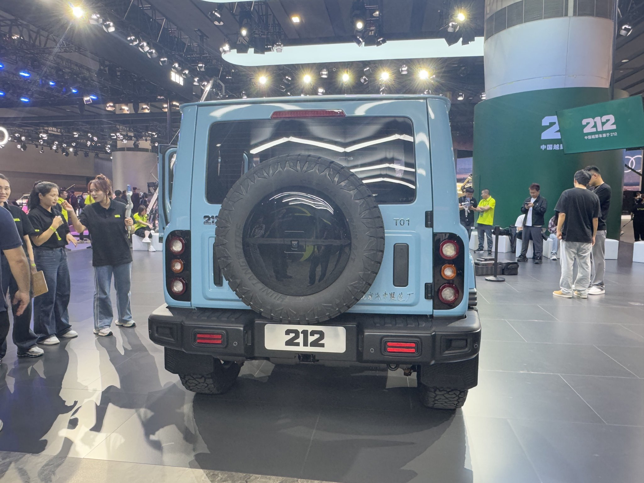 预售价格16.99万元 212 T01柴油版亮相