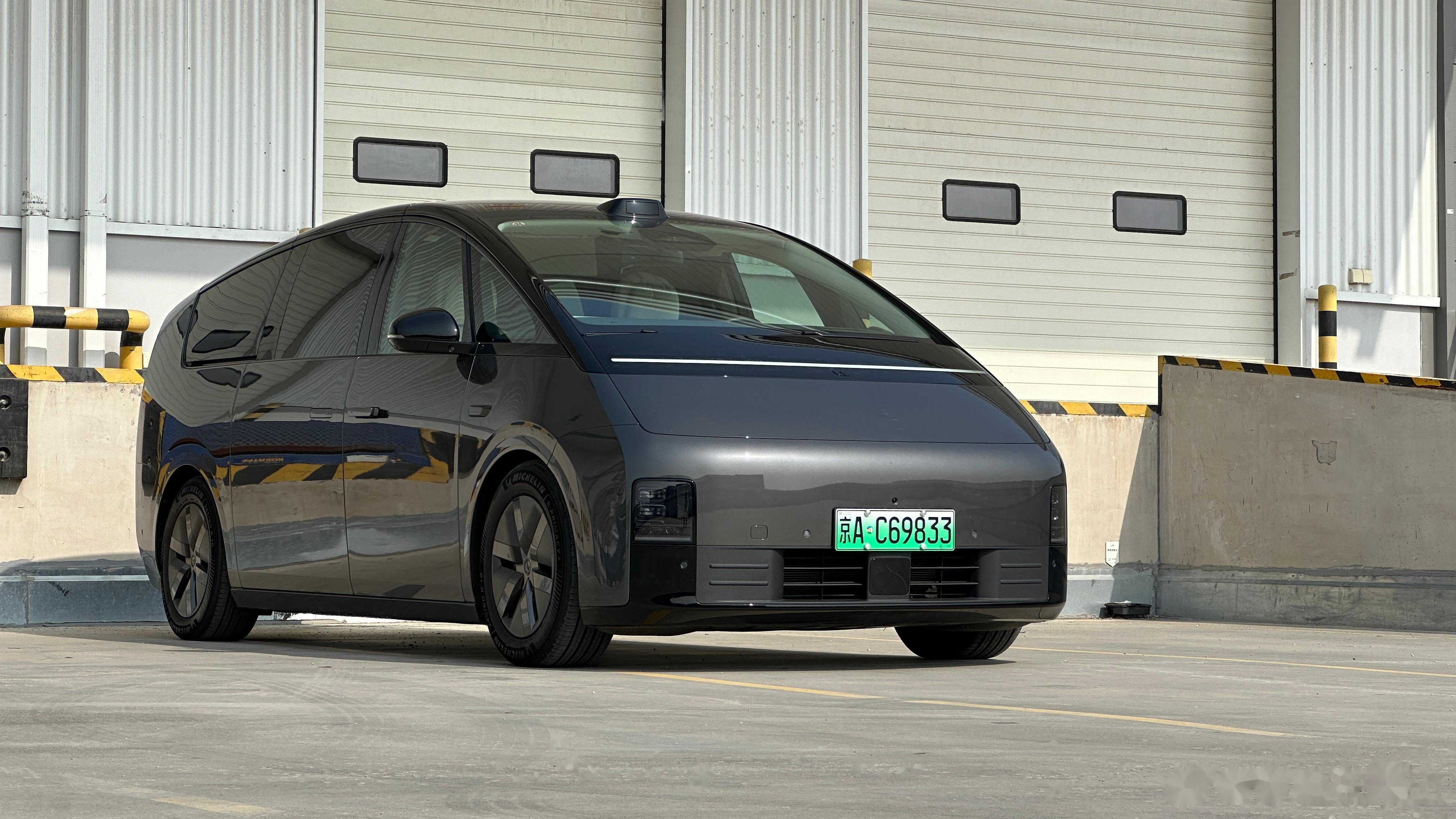 理想MEGA车型8月交付超3000台