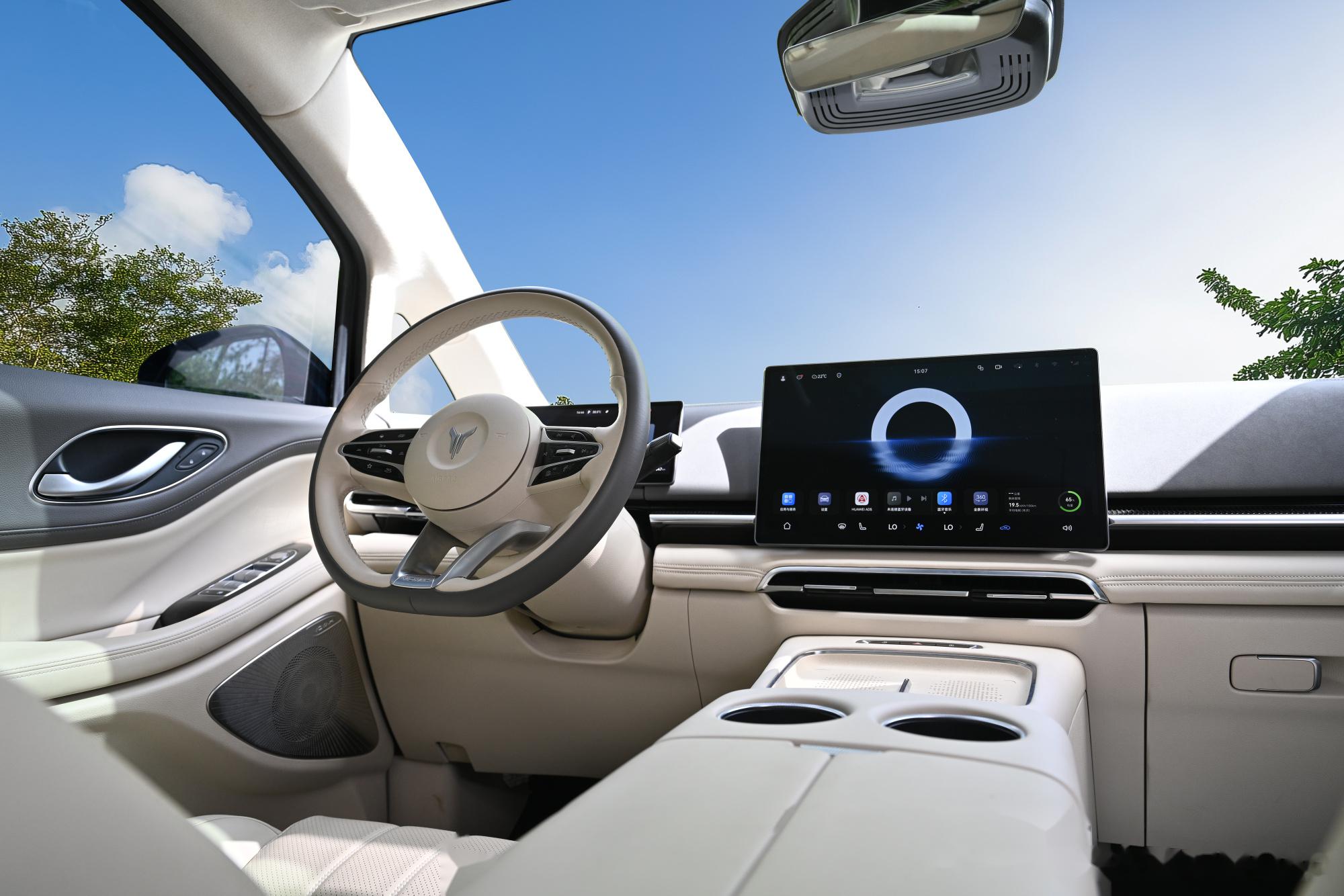 用户倒逼出终身质保，被迫“听劝”的岚图真的太想上主桌了