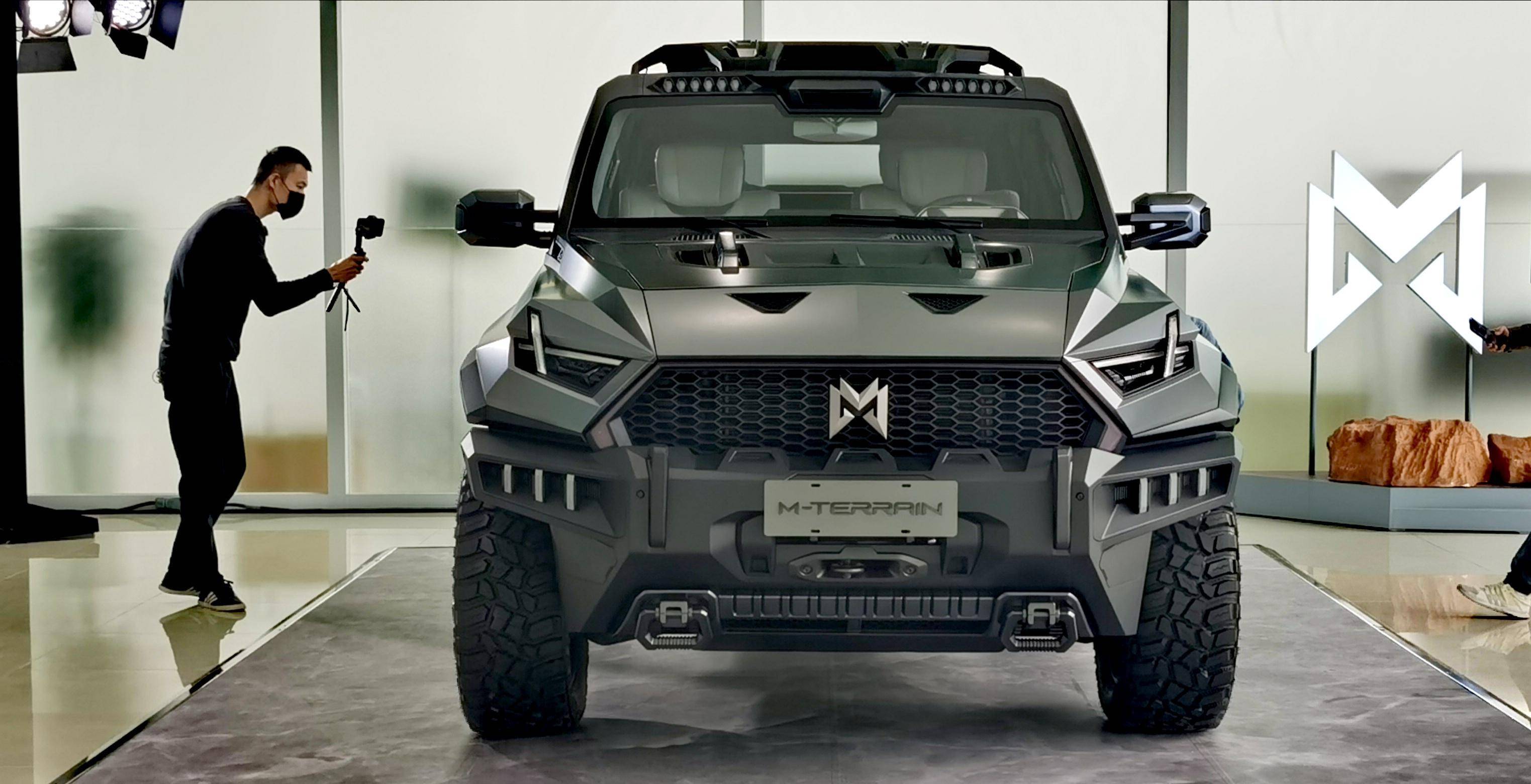 猛士M817正式上市 售价31.99-34.99万元