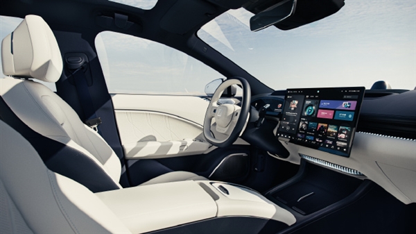 采用极简设计风格 方程豹钛7内饰官图发布