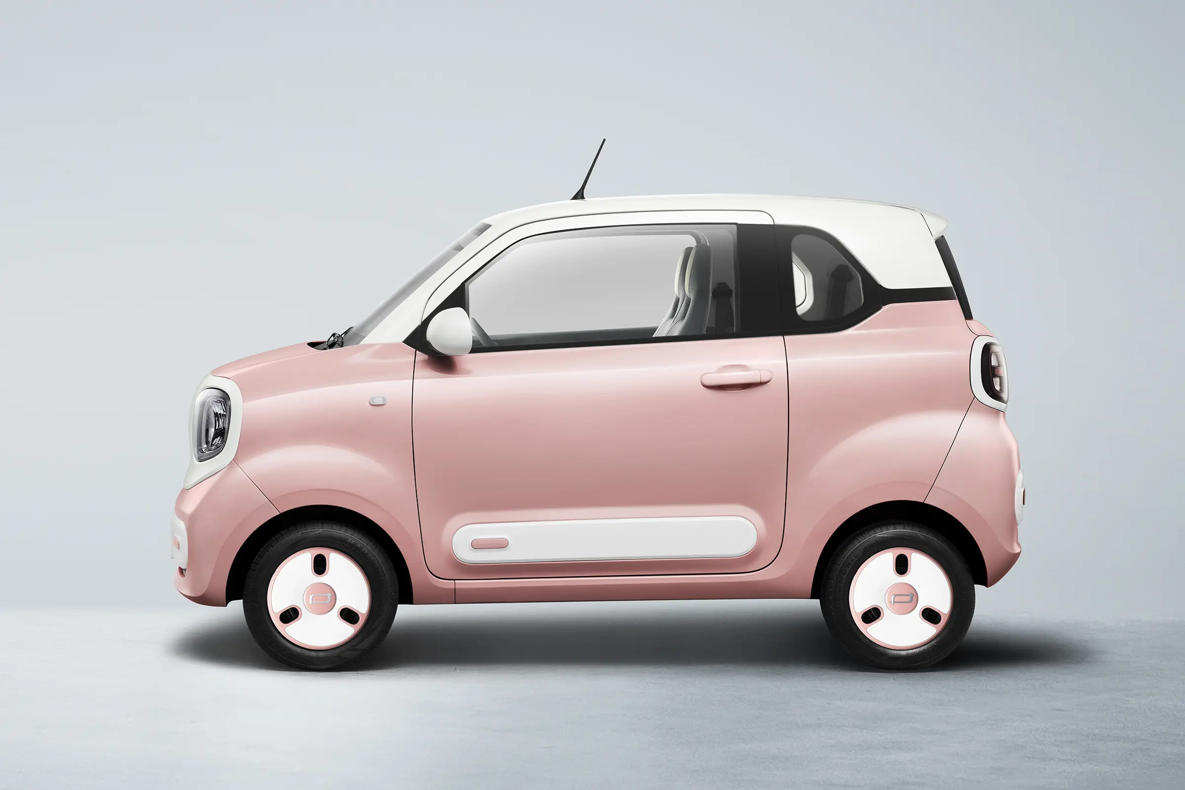 奔腾小马推出“奶咖棕”全新车色