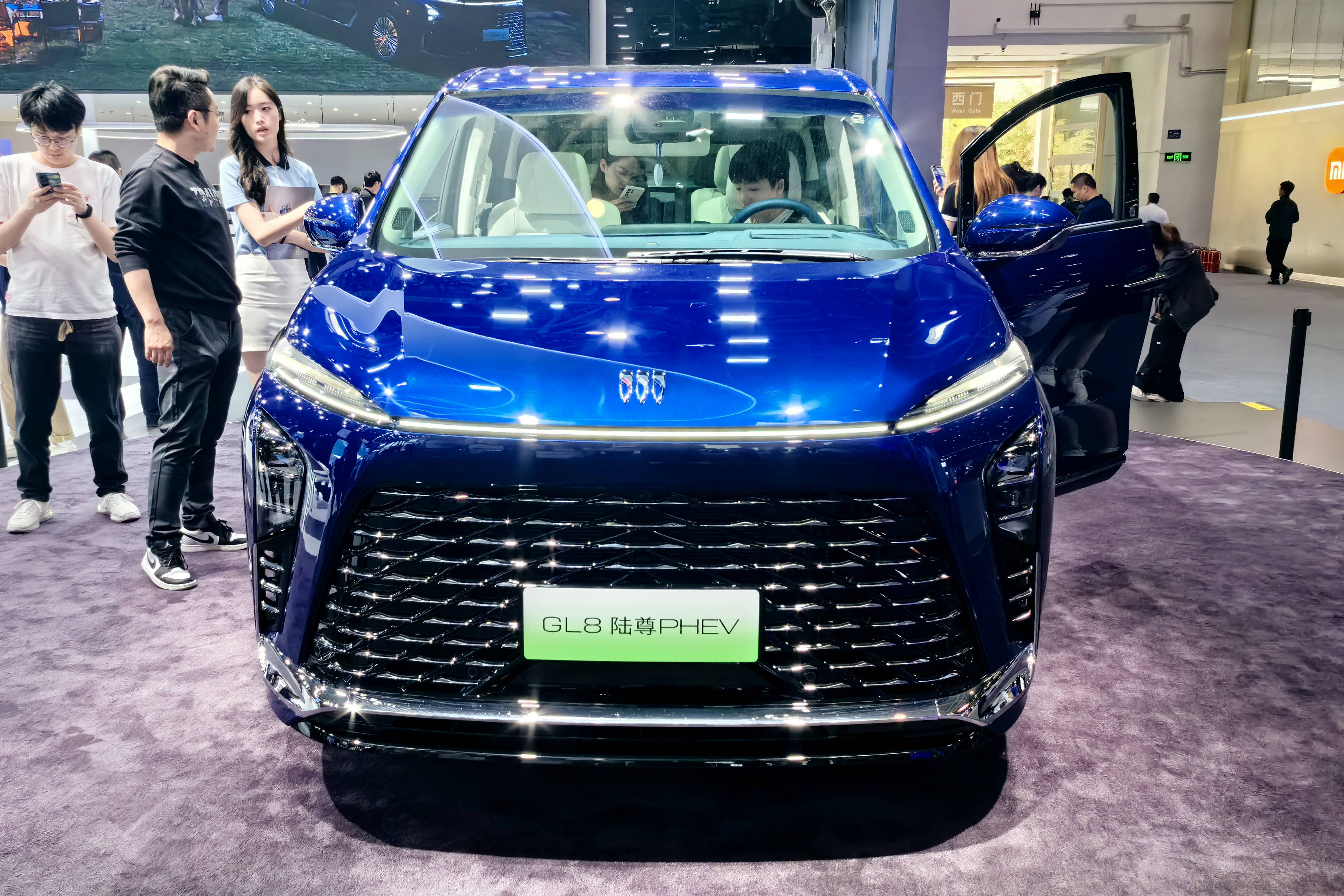 纯电续航202km配快充 全新GL8陆尊明日上市
