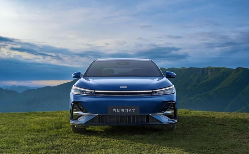 吉利B级车才卖8.18万，自主电混家轿市场要大洗牌？