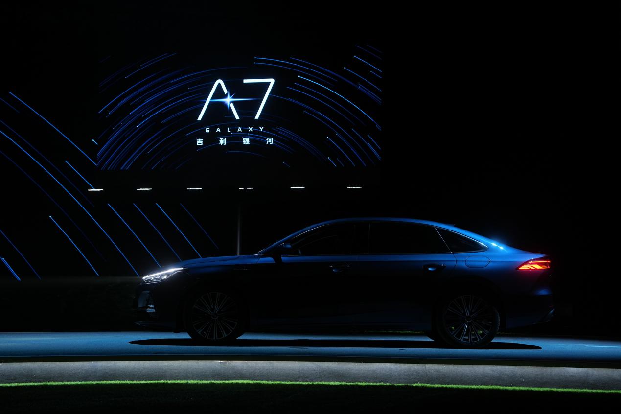 吉利B级车才卖8.18万，自主电混家轿市场要大洗牌？