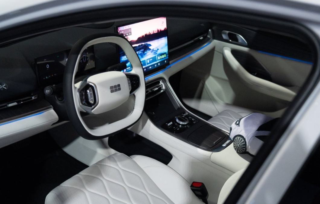 吉利B级车才卖8.18万，自主电混家轿市场要大洗牌？