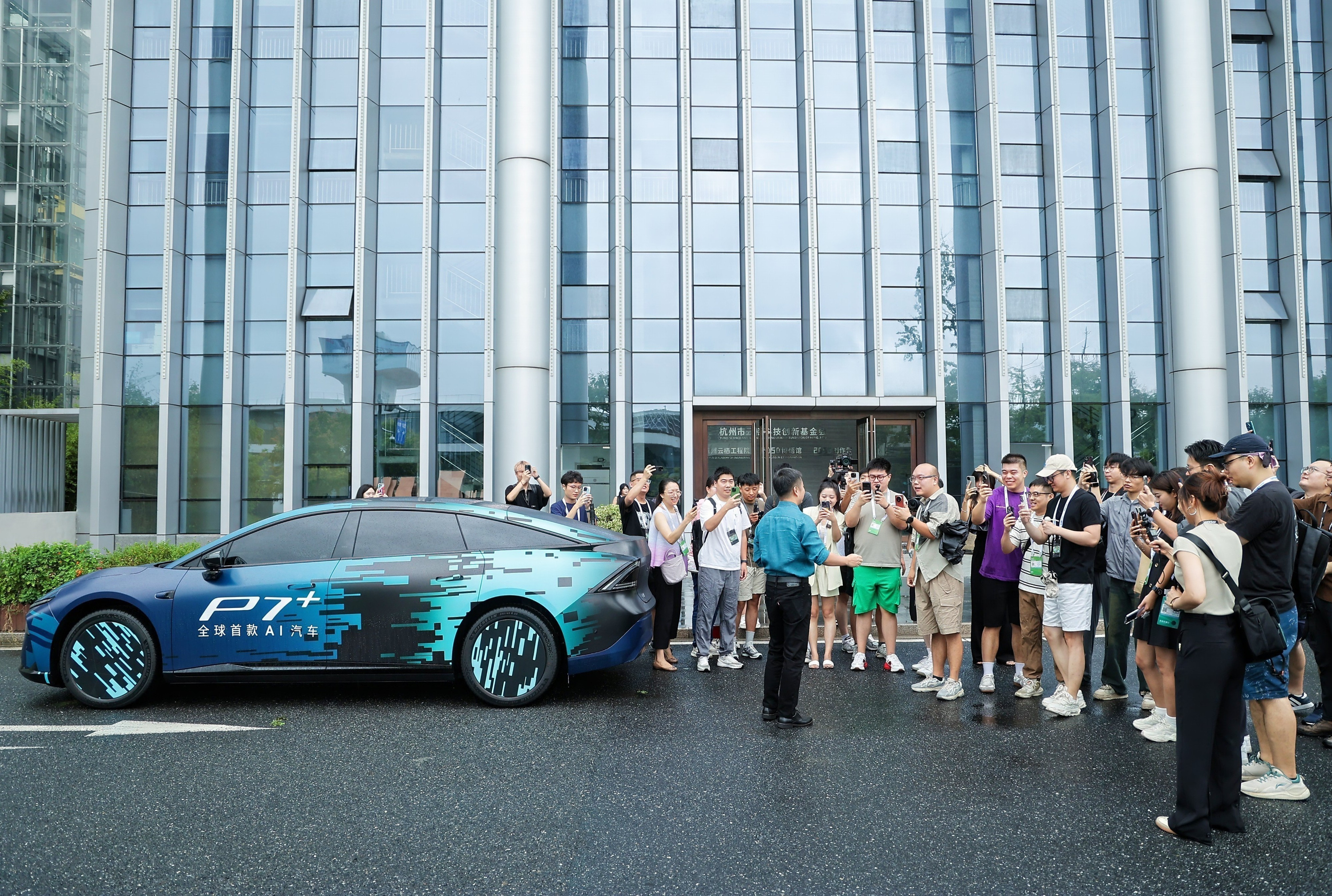 全新小鹏P7第1万台下线