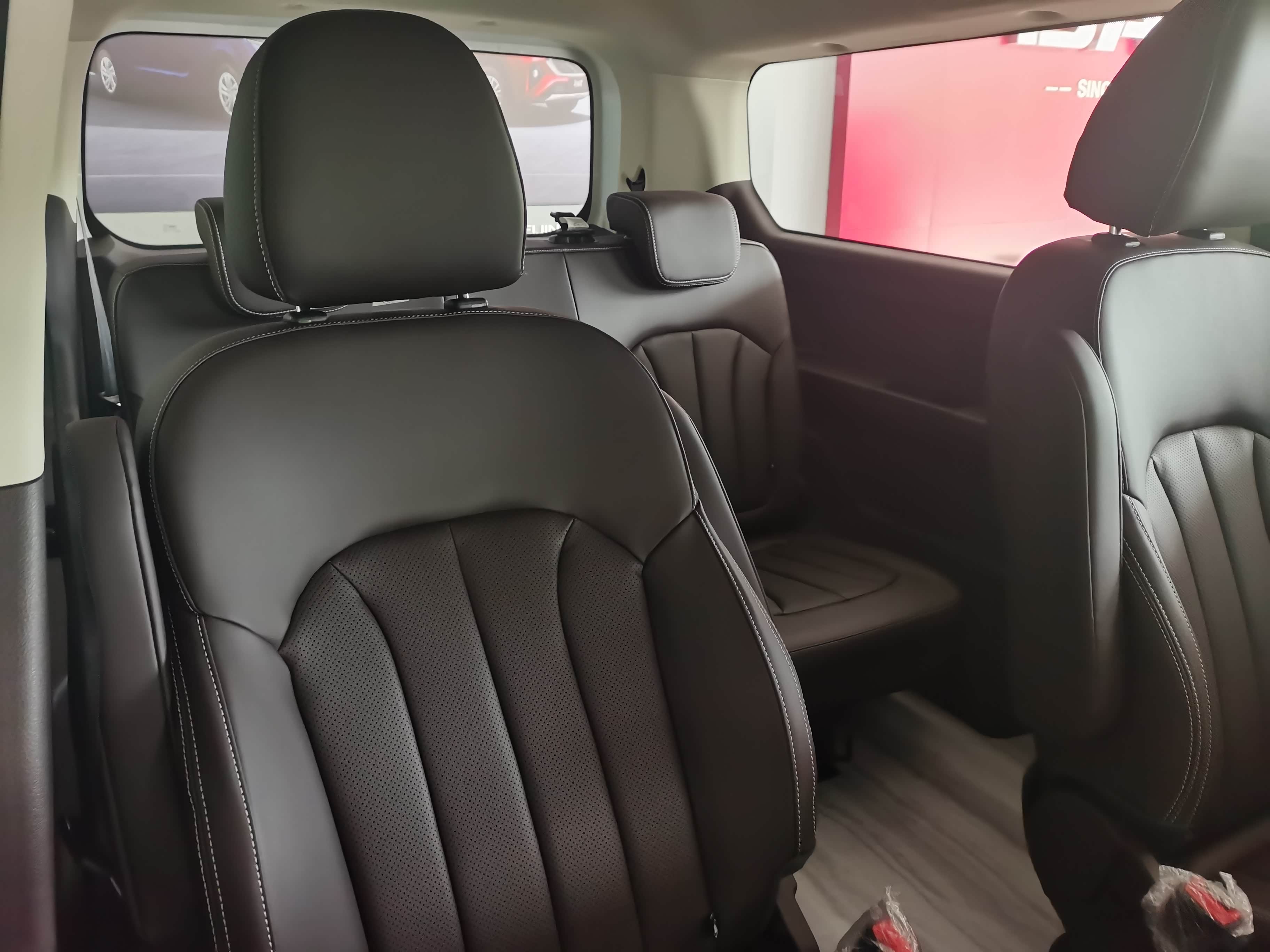 定位中大型MPV 锐胜M8正式亮相