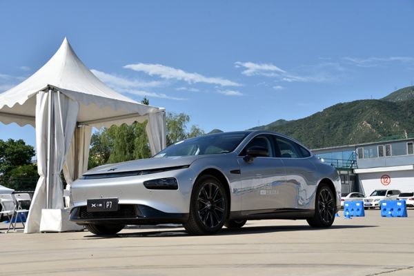 全面“上位”，全新小鹏P7上市售21.98万起