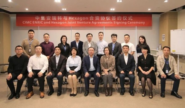 十字路口的氢能车：谁踩了“刹车”，谁又在“死磕”？