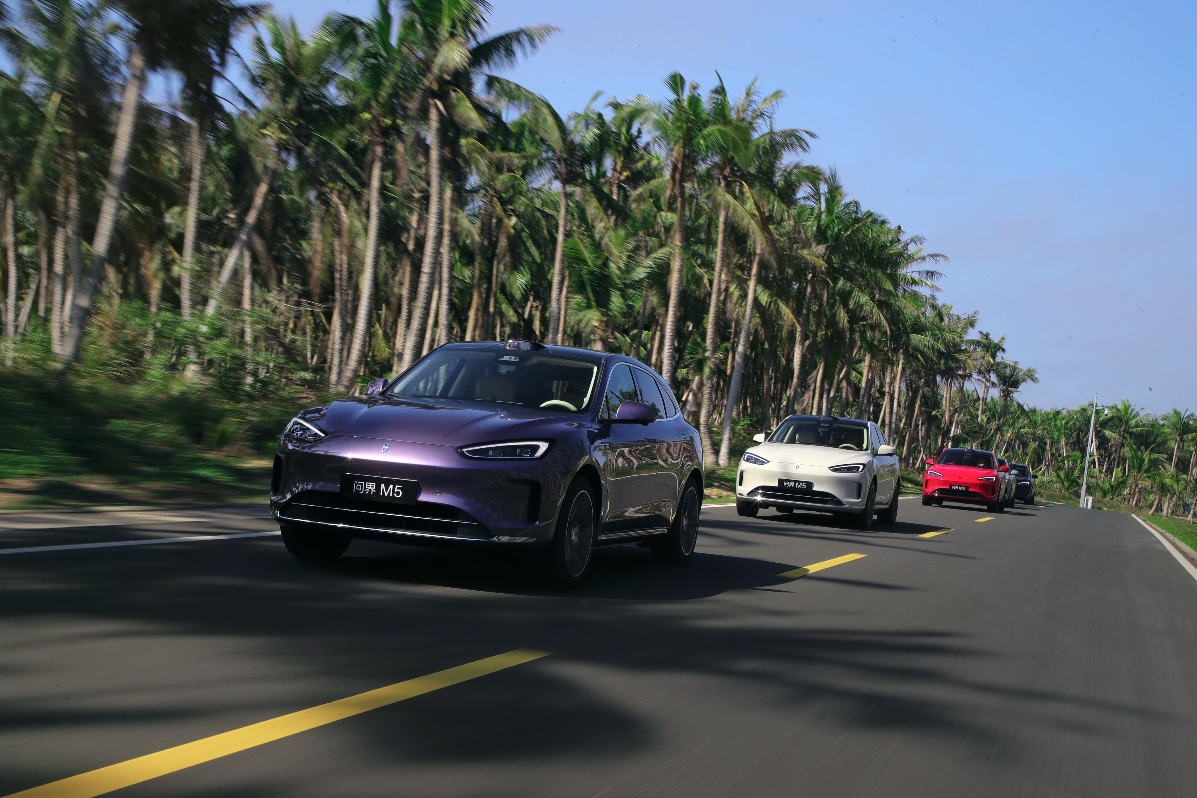 至高3.7万权益 问界新M5Ultra限时免费选装跃影红车色