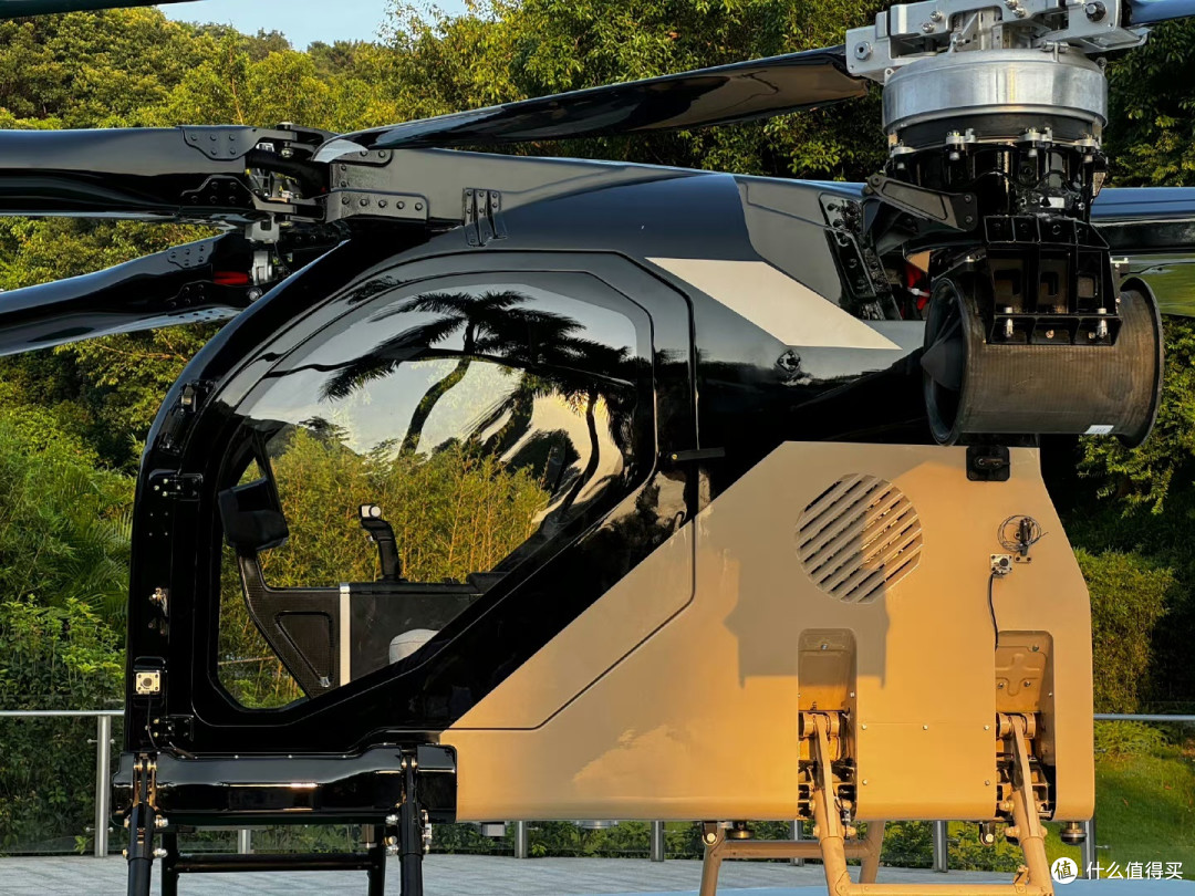 小鹏汇天飞行汽车量产工厂首台“陆地航母”飞行器正式下线