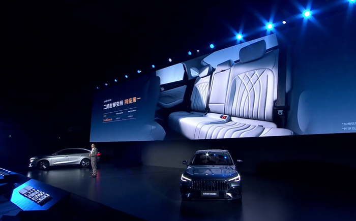 从“聪明电混”到“AI CAR”，吉利正在下一盘怎样的大棋？