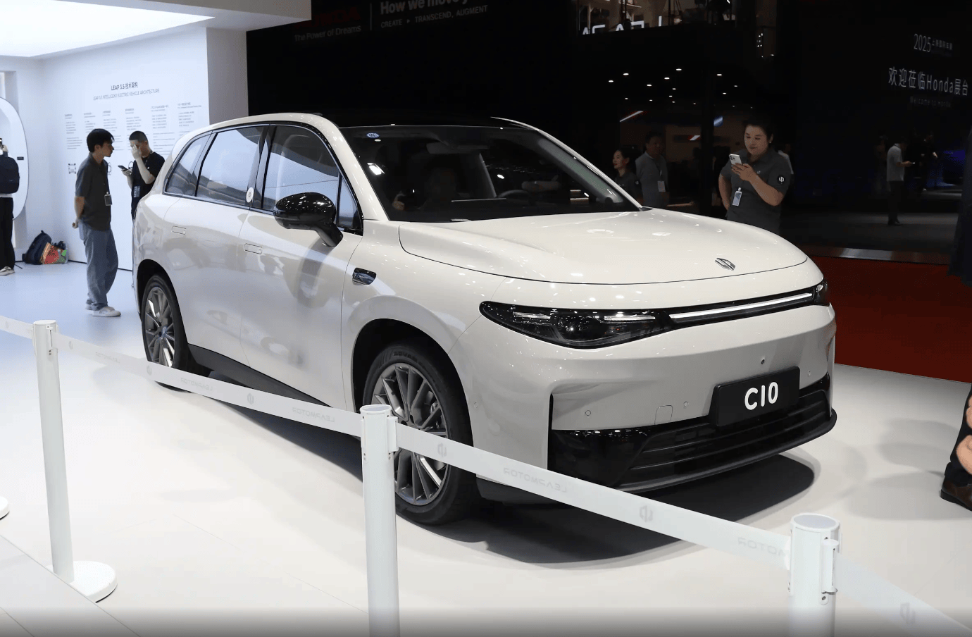 D系列旗舰曝光，零跑离全面“理想化”又进一步